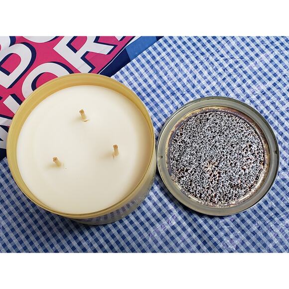 BBW Banana Bundt Cake Large 3 Wick Candle Bakery Home Fragrance Decor - Picture 2 of 3